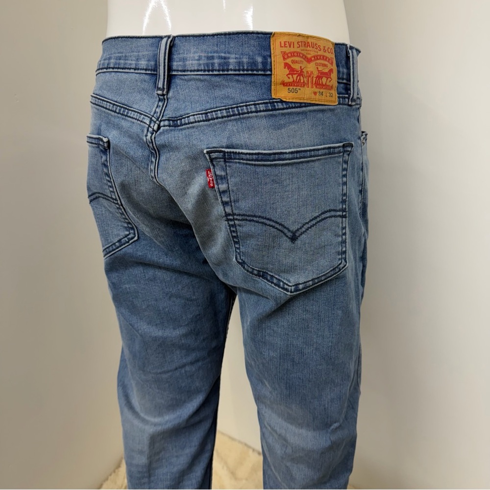 Levis 505 34 x 32 Classic Straight Leg Fit Medium Wash - Picture 9 of 15